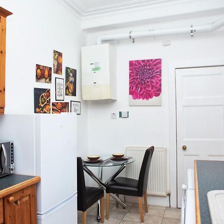 The Summit West End- Elegant Apartment With Free Parking In Prime Location أبردين المظهر الخارجي الصورة