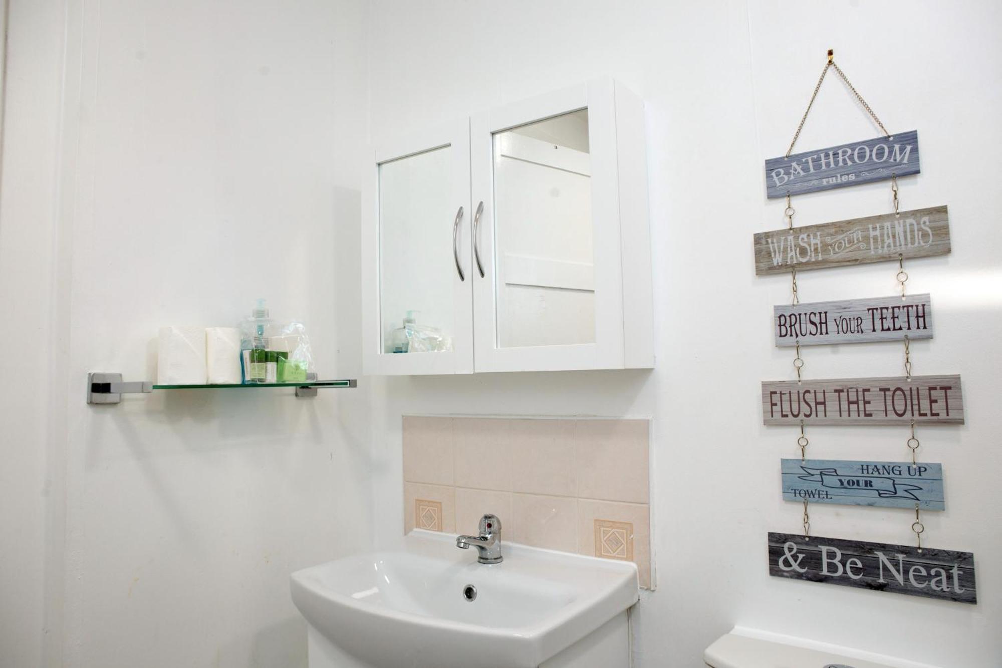 The Summit West End- Elegant Apartment With Free Parking In Prime Location أبردين المظهر الخارجي الصورة