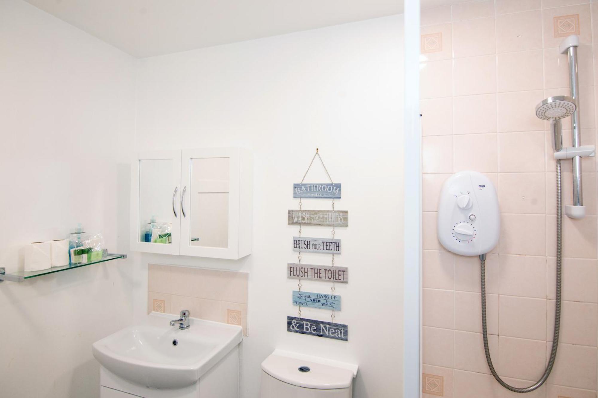 The Summit West End- Elegant Apartment With Free Parking In Prime Location أبردين المظهر الخارجي الصورة